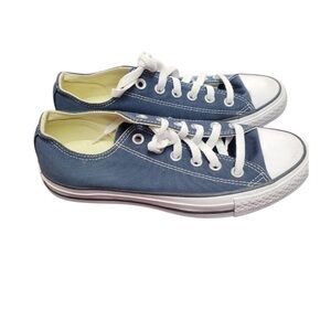 Sz 7 women’s converse low top classics